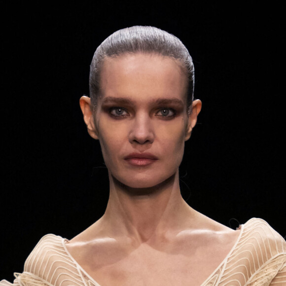 Natalia Vodianova participe au défilé de mode Iris van Herpen, collection Haute Couture printemps-été 2021 lors de la Fashion Week de Paris. Le 25 janvier 2021.