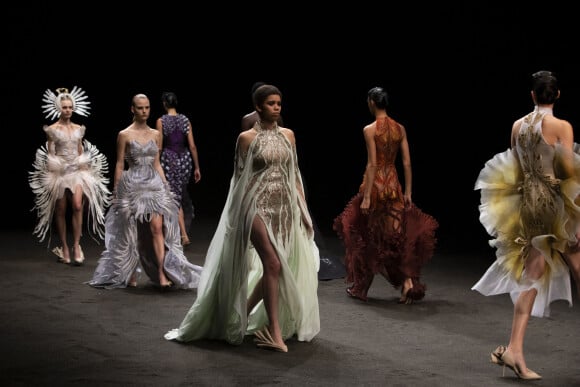 Défilé de mode Iris van Herpen, collection Haute Couture printemps-été 2021 lors de la Fashion Week de Paris. Le 25 janvier 2021.
