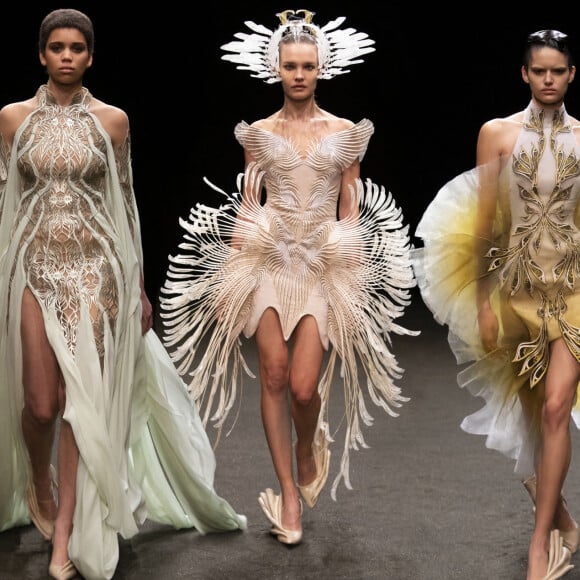 Natalia Vodianova participe au défilé de mode Iris van Herpen, collection Haute Couture printemps-été 2021 lors de la Fashion Week de Paris. Le 25 janvier 2021.