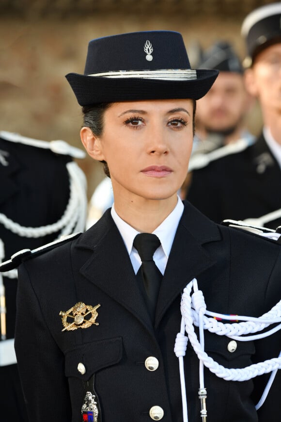 Exclusif -  Fabienne Carat, en uniforme, durant le tournage de la nouvelle saison de la série télévisée diffusée sur TF1 "Section de Recherches" © Bruno Bebert / Bestimage