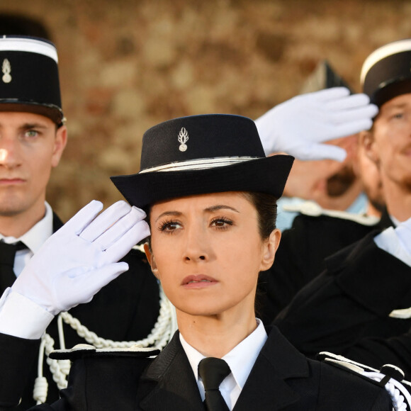 Exclusif - Fabienne Carat, en uniforme, durant le tournage de la nouvelle saison de la série télévisée diffusée sur TF1 "Section de Recherches" © Bruno Bebert / Bestimage