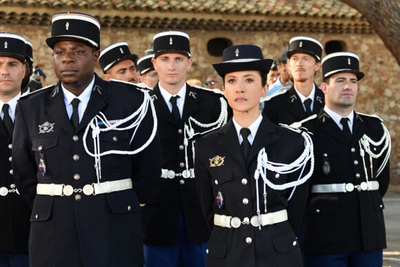 Exclusif - Fabienne Carat, en uniforme, durant le tournage de la nouvelle saison de la série télévisée diffusée sur TF1 "Section de Recherches" © Bruno Bebert / Bestimage