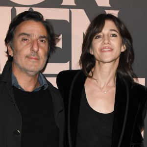 Yvan Attal et sa compagne Charlotte Gainsbourg - Avant-première du film "Mon chien stupide" au cinéma UGC Normandie à Paris. © Coadic Guirec/Bestimage