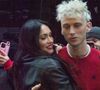 Machine Gun Kelly porte Megan Fox dans ses bras en arrivant aux studios de NBC à New York pour l'enregistrement de l'émission "Saturday Night Live".
