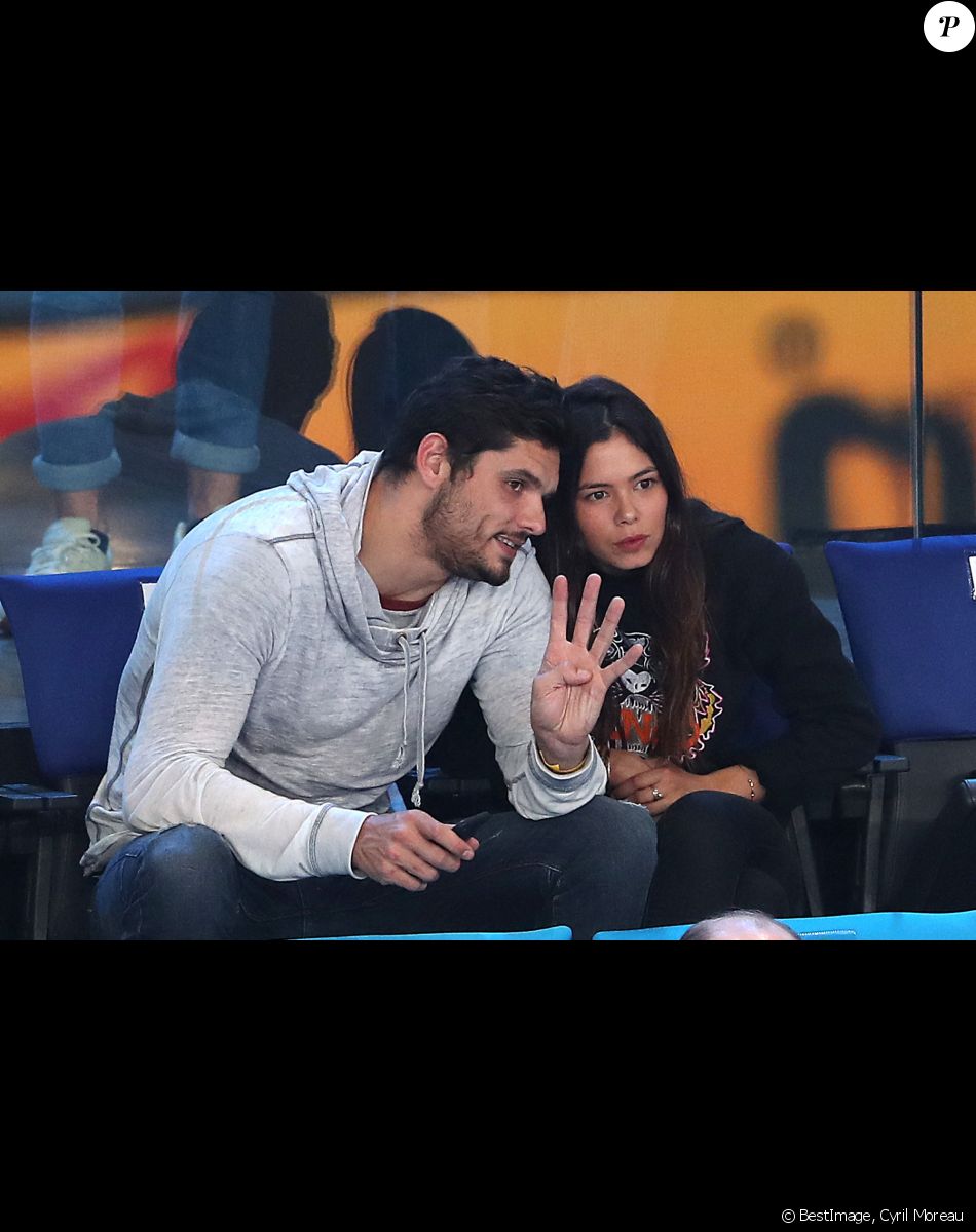 Exclusif - Florent Manaudou et sa compagne Ambre Baker lors du match de demi-finale du 25ème mondial de handball, Croatie-Norvège à l'AccorHotels Arena à Paris, France, le 27 janvier 2017. © Cyril Moreau/Bestimage