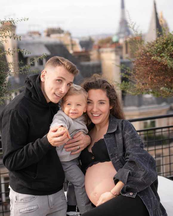 Lucas Digne, son épouse Tiziri Digne enceinte et leur fils Isaho (21 mois). Janvier 2021.