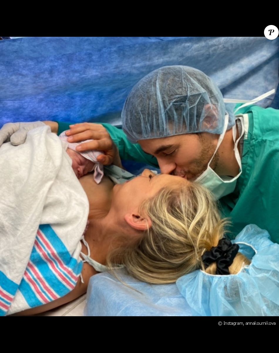 Anna Kournikova dévoile les premières photos de son troisième enfant avec Enrique Iglesias sur Instagram, le 13 février 2020.