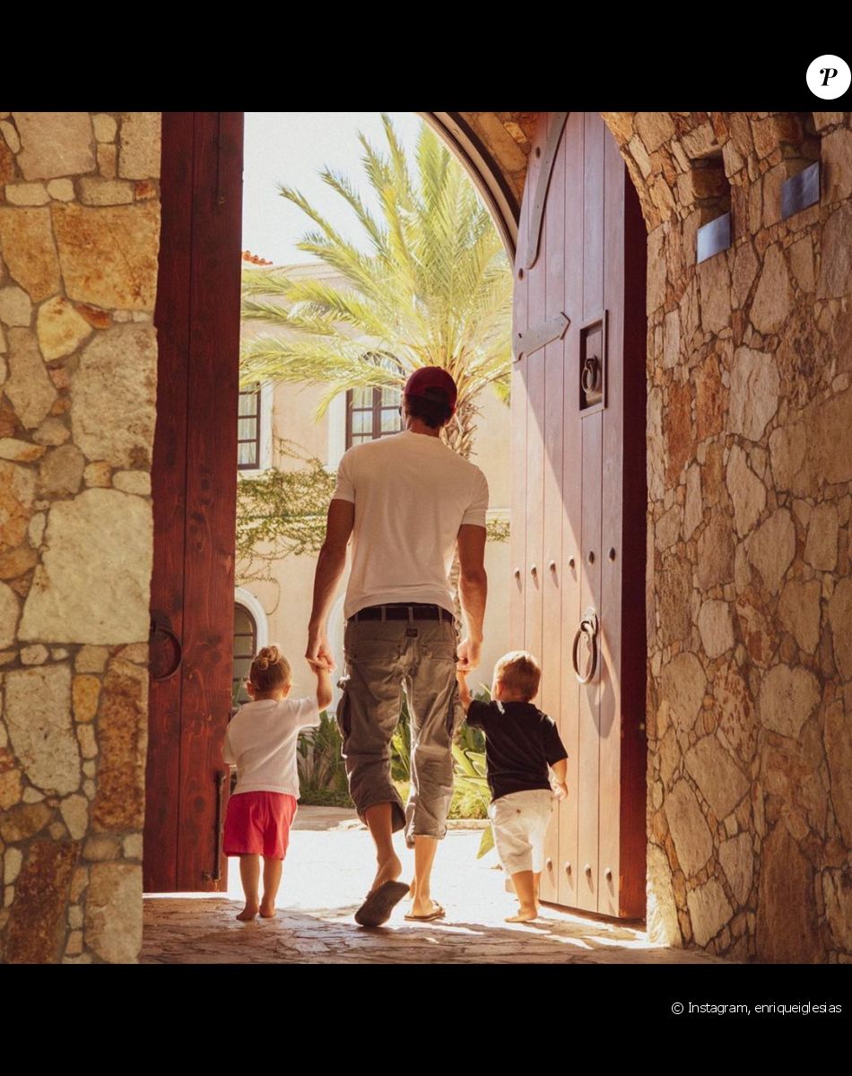Enrique Iglesias et ses enfants, au Mexique, en octobre 2019.