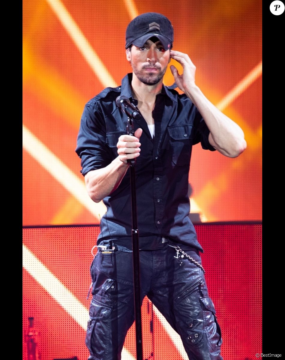 Enrique Iglesias en concert à Birmingham, Royaume Uni, le 27 octobre 2018.