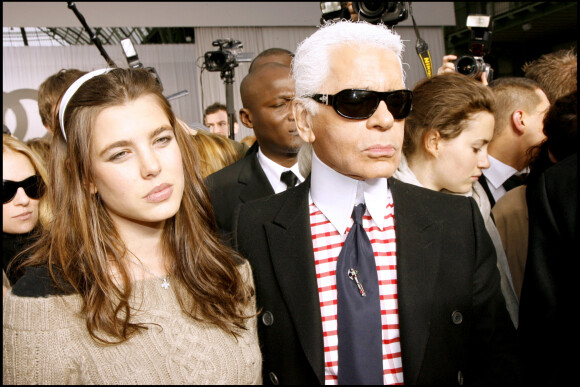 Karl Lagerfeld et Charlotte Casiraghi au défilé Chanel à Paris en 2007.