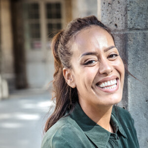 Exclusif - Amel Bent en marge du tournage du téléfilm de France 3 "Les sandales blanches" à Meudon © Cyril Moreau / Bestimage