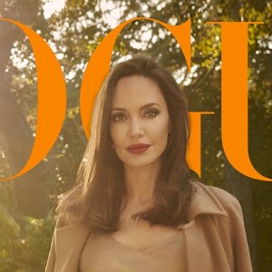 Angelina Jolie figure en couverture du nouveau numéro de l'édition britannique du magazine Vogue. Photo par Craig McDean.