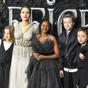 Vivienne Jolie-Pitt, Angelina Jolie, Zahara Jolie-Pitt, Shiloh Jolie-Pitt et Knox Leon Jolie-Pitt assistent à la première de "Maléfique : Le Pouvoir du Mal" à Londres