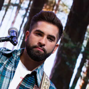 Kendji Girac lors de la 32ème édition du Télévie, l'opération de récolte de dons de RTL Belgium au profit du Fonds de la recherche scientifique (FNRS) pour aider la lutte contre la leucémie et le cancer.