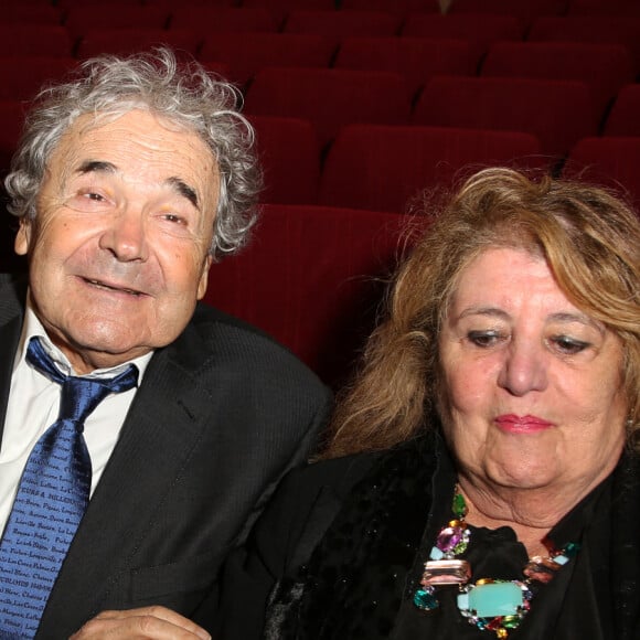 Pierre Perret et sa femme Rebecca - Représentation de la pièce de théâtre "Les Grandes Filles" au Théâtre Montparnasse en soutien à l'APREC (l'Alliance Pour la Recherche en Cancérologie) à Paris, le 31 mars 2015.