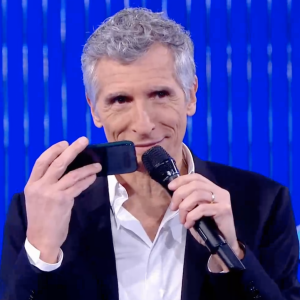 Nagui embarrasse sa choriste Magali Ripoll en appelant son mari dans "N'oubliez pas les paroles" sur France 2 - 2 février 2021