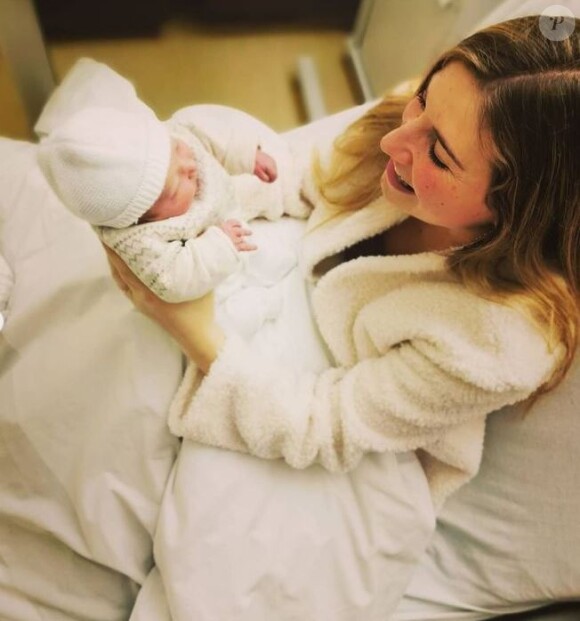Charline et Vivien de "Mariés au premier regard" présentent leur fille Victoire sur Instagram, le 19 janvier 2021