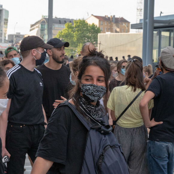 Leïla Bekhti - People à la manifestation de soutien à Adama Traoré devant le tribunal de Paris le 2 juin 2020 © Jlppa / Bestimage