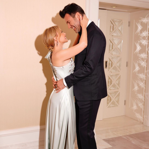 Kylie Minogue et Paul Solomons se sont fiancés, une nouvelle confirmée par la belle-mère de Paul.