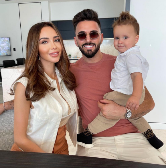 Nabilla avec son fils Milann (1 an) et son mari Thomas Vergara sur Instagram