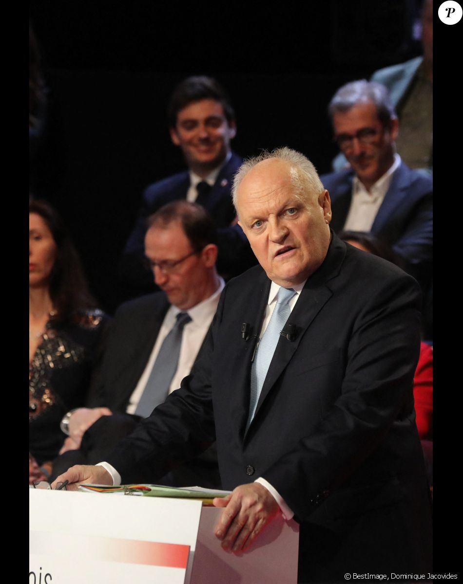 François Asselineau, candidat à l'élection présidentielle d'Union Populaire Républicaine (UPR) sur le plateau du ''Grand Débat'', le 4 avril 2017. © Dominique Jacovides/Bestimage