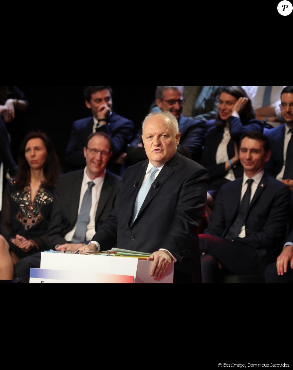 François Asselineau, candidat à l'élection présidentielle d'Union Populaire Républicaine (UPR) sur le plateau du ''Grand Débat'', le 4 avril 2017. © Dominique Jacovides/Bestimage