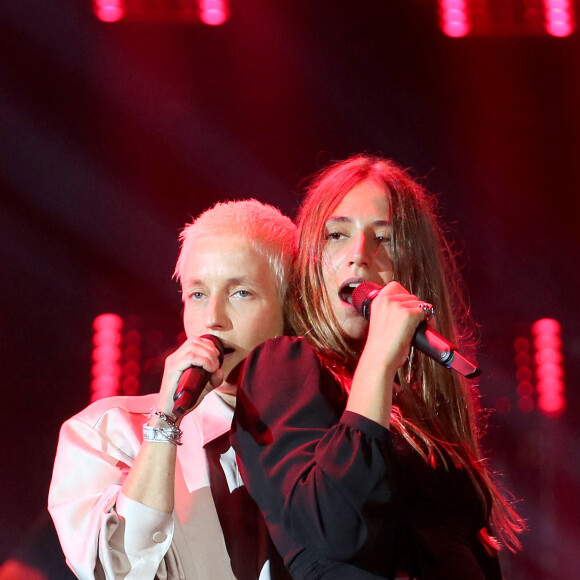 Exclusif - Izia Higelin et Jeanne Added sur scène lors du Festival des Festivals de Rock en Seine au parc de Saint-Cloud le 27 août 2020. Un spectacle diffusé en live sur France 2. © Tiziano Da Silva / Veeren Ramsamy / Bestimage  