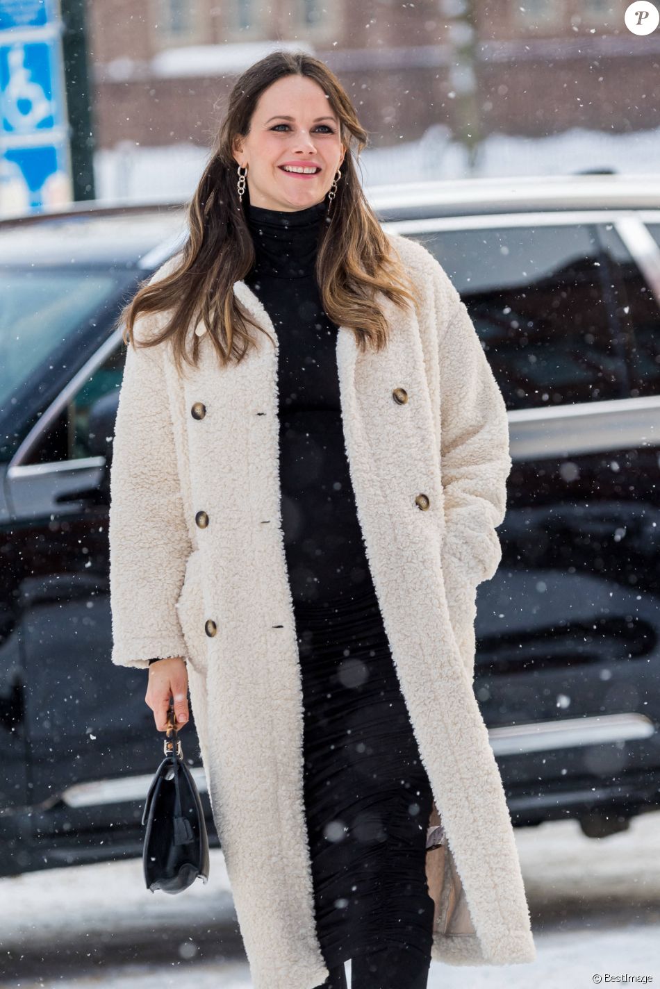 Sofia De Suede 2021 Sofia de Suède enceinte : avec son ventre rond, elle joue les