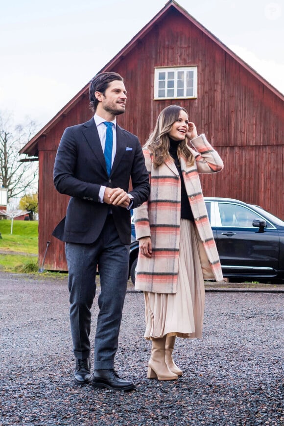 Le prince Carl Philip et la princesse Sofia (Hellqvist) de Suède se rendent à la ferme restaurant "Kulinarika" à Västra Ämtervik dans la municipalité de Sunne, en pleine épidémie de coronavirus (Covid-19).