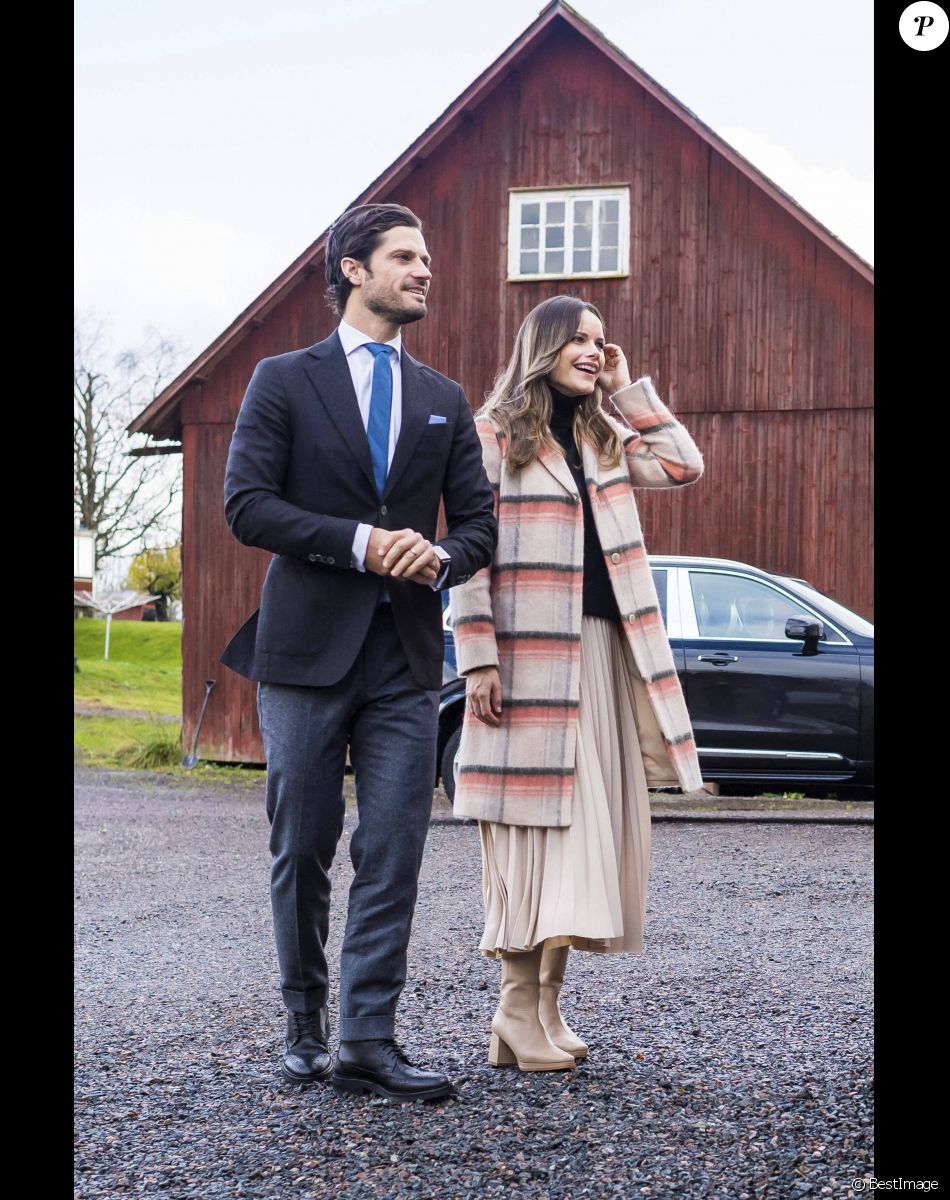 Le prince Carl Philip et la princesse Sofia (Hellqvist) de Suède se rendent à la ferme restaurant "Kulinarika" à Västra Ämtervik dans la municipalité de Sunne, en pleine épidémie de coronavirus (Covid-19).