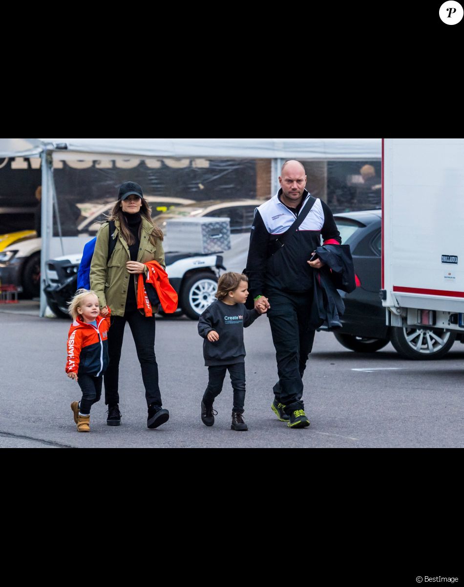 La princesse Sofia de Suède et ses fils le prince Alexander et le prince Gabriel de Suède lors de la Coupe Scandinave Porsche Carrera au "Mantorp Park race track" à Mantorp. Le 3 octobre 2020