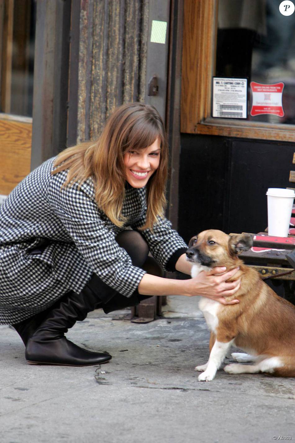 https://static1.purepeople.com/articles/3/42/33/3/@/302128-hilary-swank-et-son-chien-karoo-950x0-3.jpg