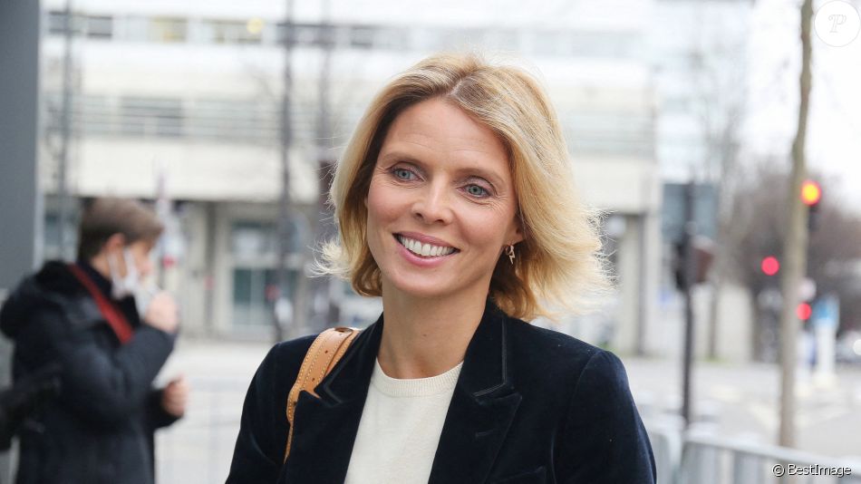 Exclusif - Sylvie Tellier quitte les studios de RMC à Paris le 11 janvier 2021.