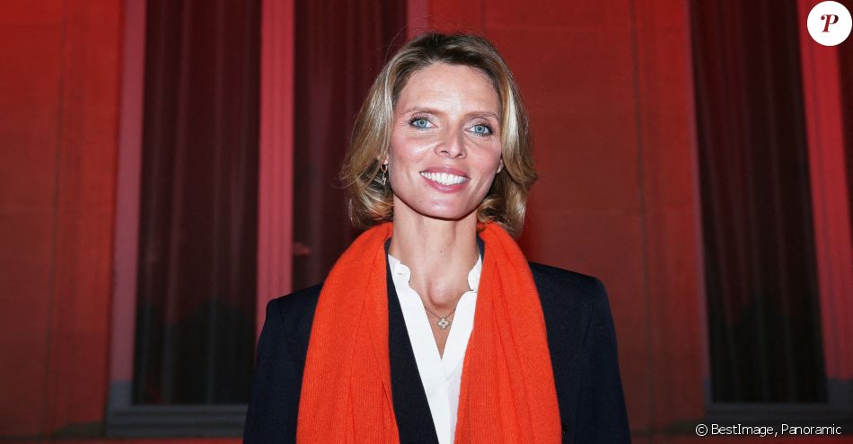 Sylvie Tellier, directrice générale de la société Miss France lors de l'illumination en orange du ministère de l'Intérieur pour symboliser la lutte contre les violences faites aux femmes le 23 novembre 2020. © Panoramic / Bestimage