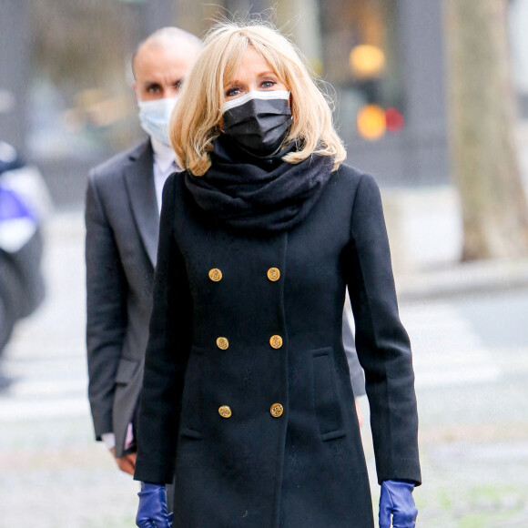 La première dame Brigitte Macron - Messe en hommage à Robert Hossein en l'église Saint-Sulpice à Paris. Le 9 février 2021