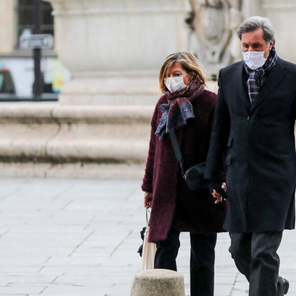 Patrick de Carolis et sa femme Carol-Anne - Messe en hommage à Robert Hossein en l'église Saint-Sulpice à Paris. Le 9 février 2021