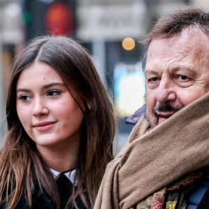 Sacha (petite-fille du défunt) et Henry-Jean Servat - Sorties de la messe en hommage à Robert Hossein en l'église Saint-Sulpice à Paris. Le 9 février 2021