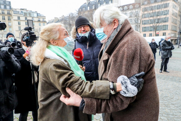 Brigitte Fossey et Jacques Weber - Sorties de la messe en hommage à Robert Hossein en l'église Saint-Sulpice à Paris. Le 9 février 2021