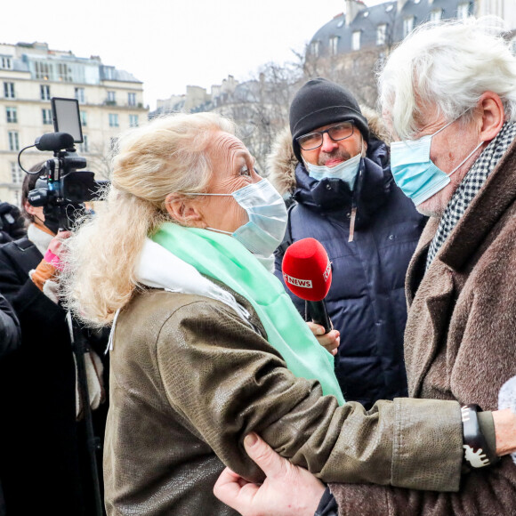 Brigitte Fossey et Jacques Weber - Sorties de la messe en hommage à Robert Hossein en l'église Saint-Sulpice à Paris. Le 9 février 2021