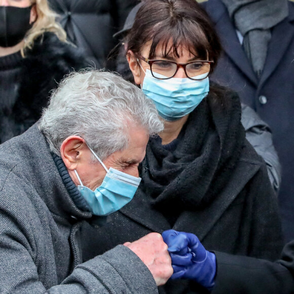 Claude Lelouch et sa compagne Valérie Perrin, la première dame Brigitte Macron - Sorties de la messe en hommage à Robert Hossein en l'église Saint-Sulpice à Paris. Le 9 février 2021