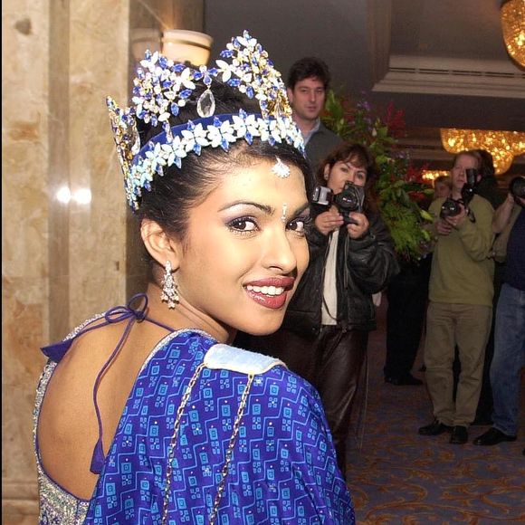 Priyanka Chopra, couronnée Miss Monde à 18 ans. Londres, en décembre 2000.