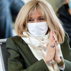 La Première Dame Brigitte Macron (présidente de la Fondation des hôpitaux de France) visite la maison des adolescents du Loir-et-Cher, située rue des écoles, à Blois, France, le 3 février 2021. La structure a bénéficié, lors de sa création, d'une aide financière de l'opération Pièces jaunes. © Cyril Moreau/Bestimage