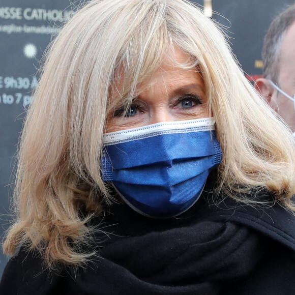 Brigitte Macron - Sorties de la messe anniversaire à la mémoire de Pierre Cardin en l'église de La Madeleine à Paris. Le 29 janvier 2021