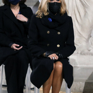 Le président de la République, Emmanuel Macron accompagné de la première dame Brigitte Macron préside la cérémonie de panthéonisation de Maurice Genevoix, le 11 novembre 2020, au Panthéon, Paris . © Stéphane Lemouton / Bestimage