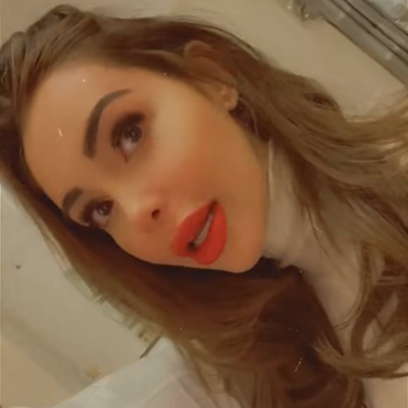 Nabilla et Thomas Vergara célèbrent la Saint-Valentin à Paris. Après une balade en bateau romantique, la maman de Milann a été gâtée : elle a reçu deux sacs Hermès !