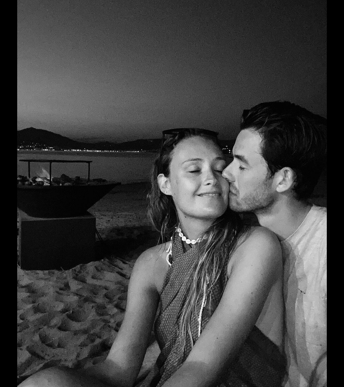 Photo : Rosalie Reichmann et Valentin amoureux à la plage, septembre 2020 -  Purepeople