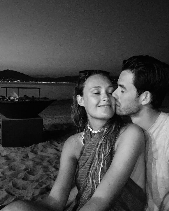Rosalie Reichmann et Valentin amoureux à la plage, septembre 2020