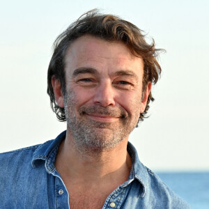 Patrick Puydebat durant le photocall sur le ponton du Majectic pour la série "Les Mystères de l'Amour" dans le cadre de Canneseries saison 3 au Palais des Festivals à Cannes, le 10 octobre 2020. © Bruno Bebert / Bestimage 