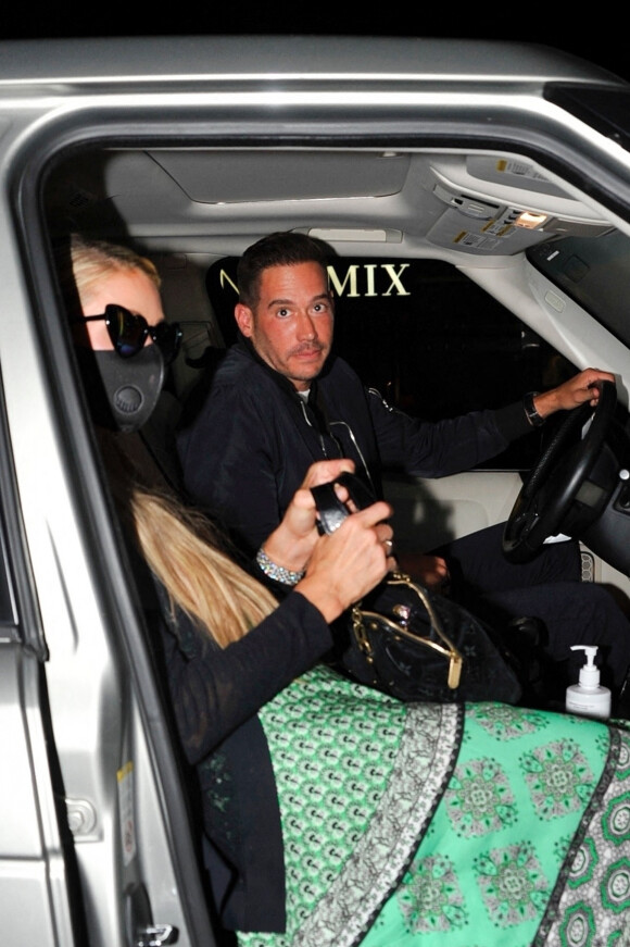 Paris Hilton et son compagnon Carter Reum - Les membres de la famille Hilton se retrouvent au restaurant Ivy pour un dîner à Los Angeles le 1er juillet 2020.