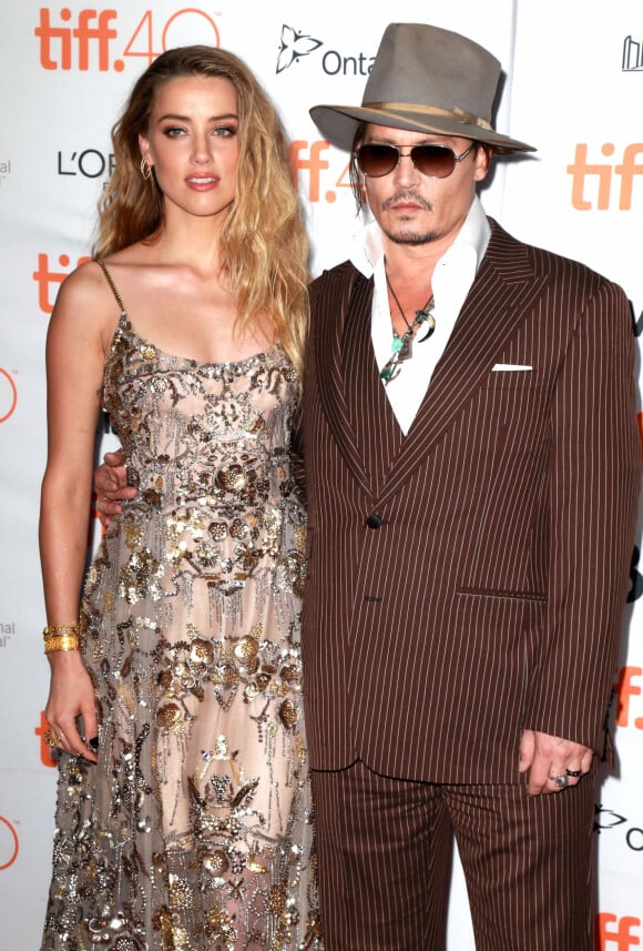 Johnny Depp et sa compagne Amber Heard (robe Elie Saab) - Première du film "The Danish Girl" au festival International du film de Toronto (TIFF).